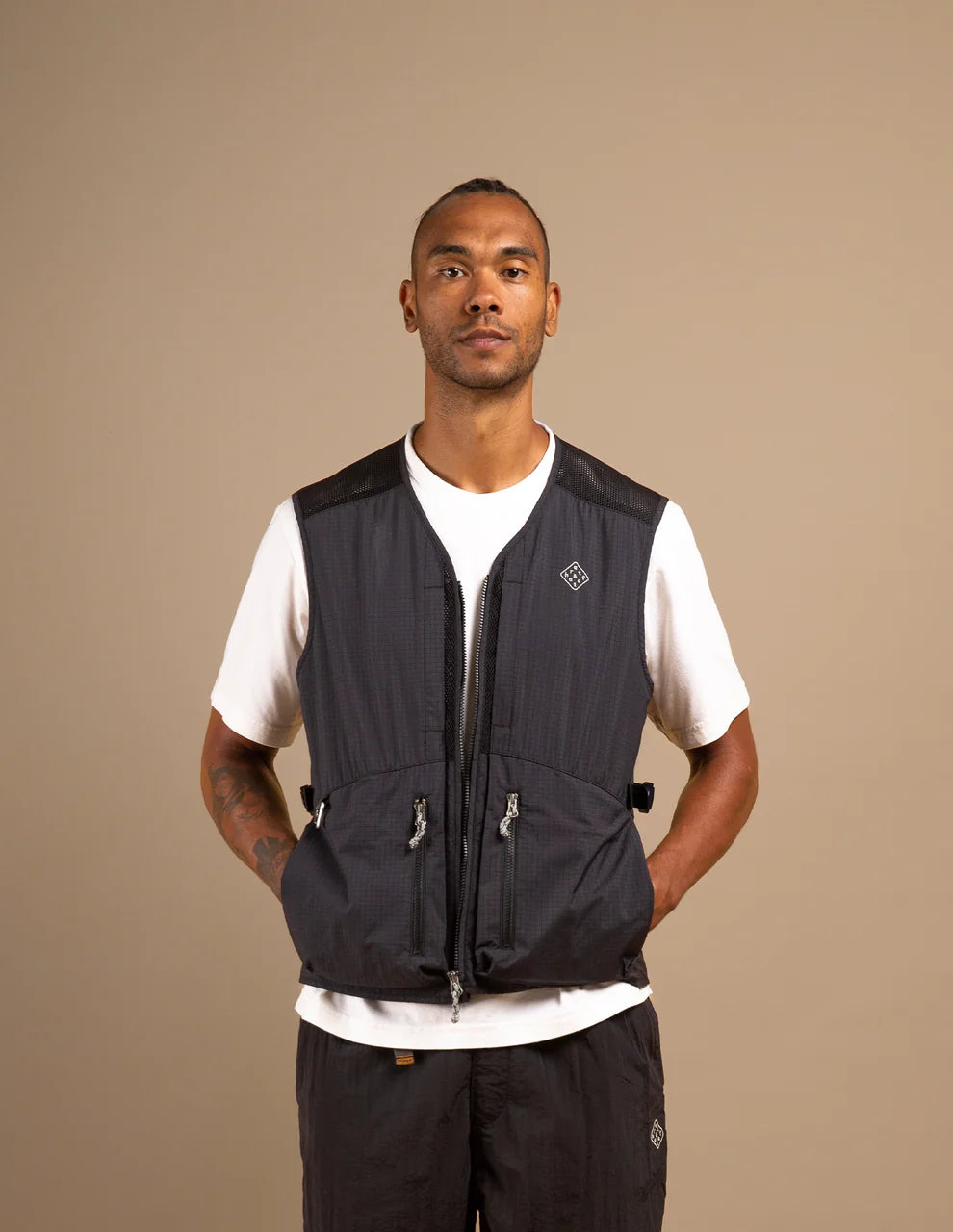 ARAFURU VEST - BLACK